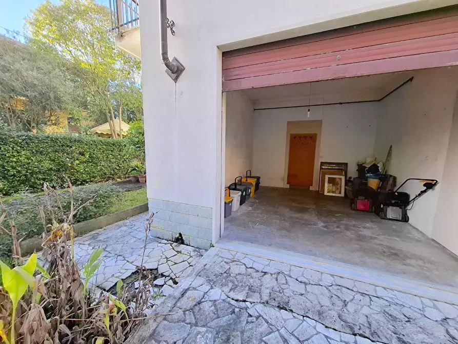 Immagine 10 di Casa indipendente in vendita  a Carrara
