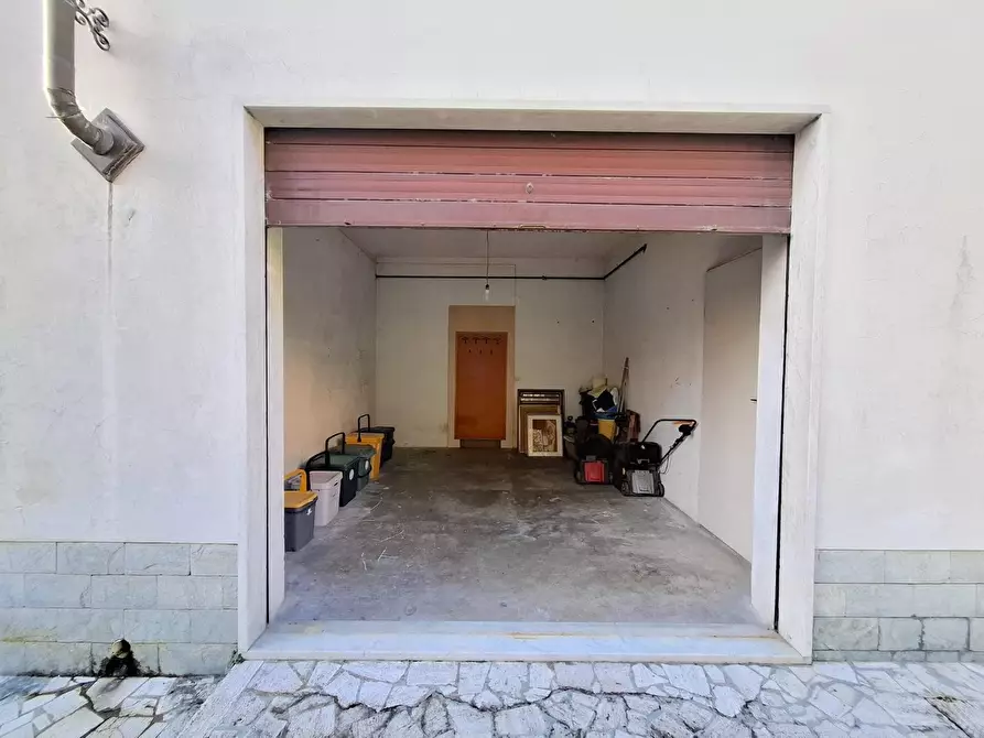 Immagine 17 di Casa indipendente in vendita  a Carrara