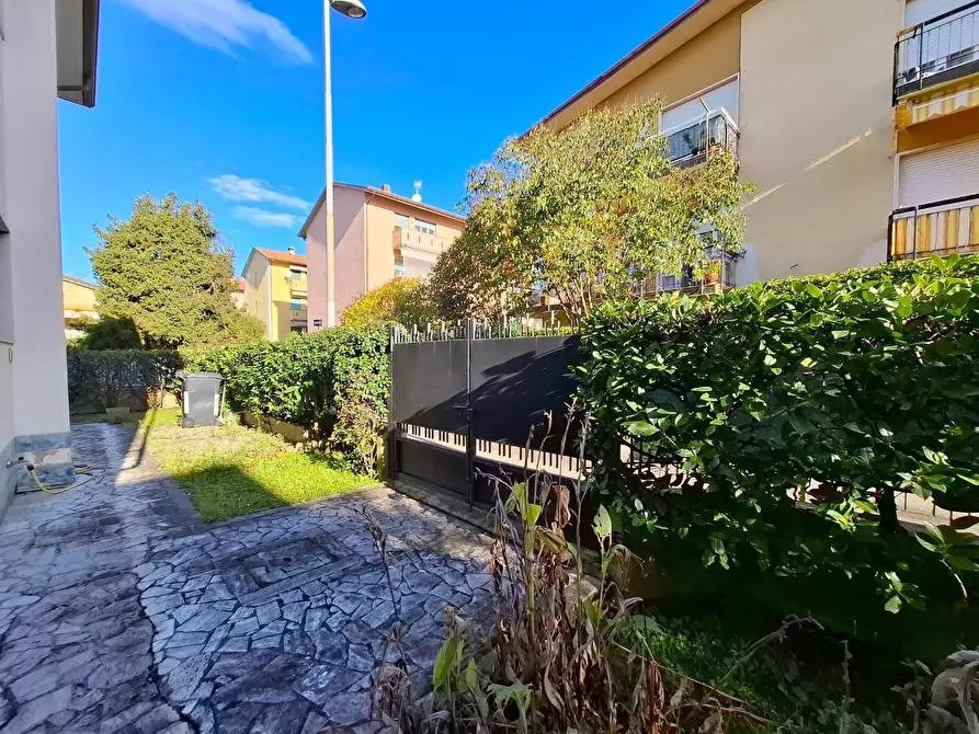 Immagine 15 di Casa indipendente in vendita  a Carrara