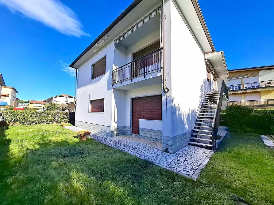 Immagine 8 di Casa indipendente in vendita  a Carrara