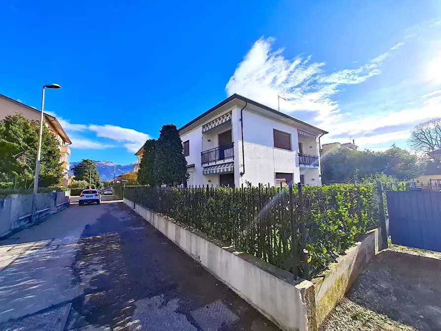 Immagine 2 di Casa indipendente in vendita  a Carrara