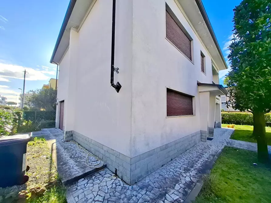 Immagine 13 di Casa indipendente in vendita  a Carrara