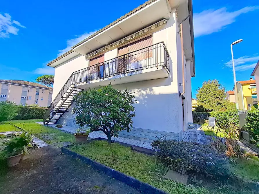Immagine 3 di Casa indipendente in vendita  a Carrara