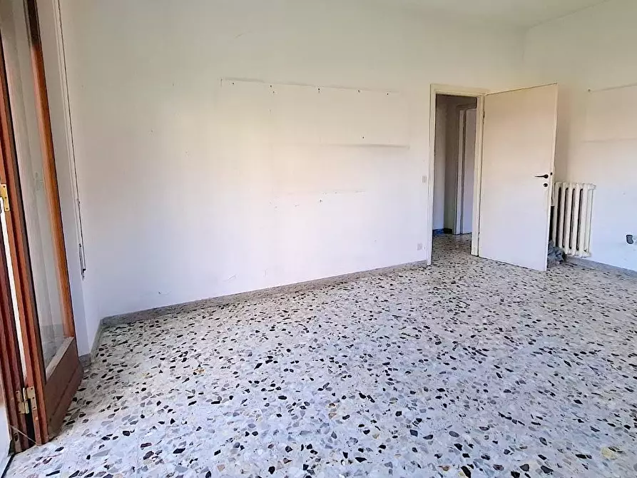 Immagine 23 di Casa indipendente in vendita  a Carrara