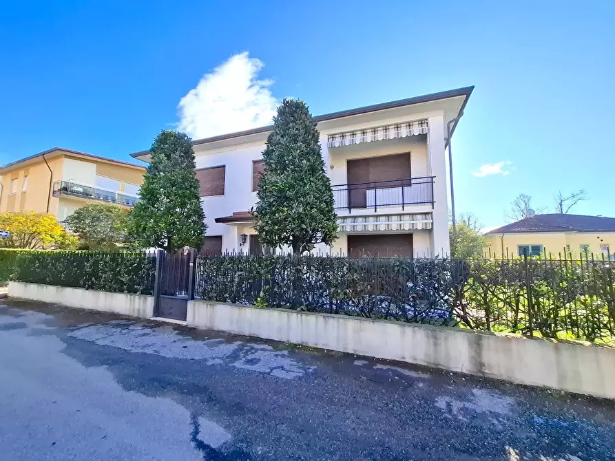 Immagine 4 di Casa indipendente in vendita  a Carrara