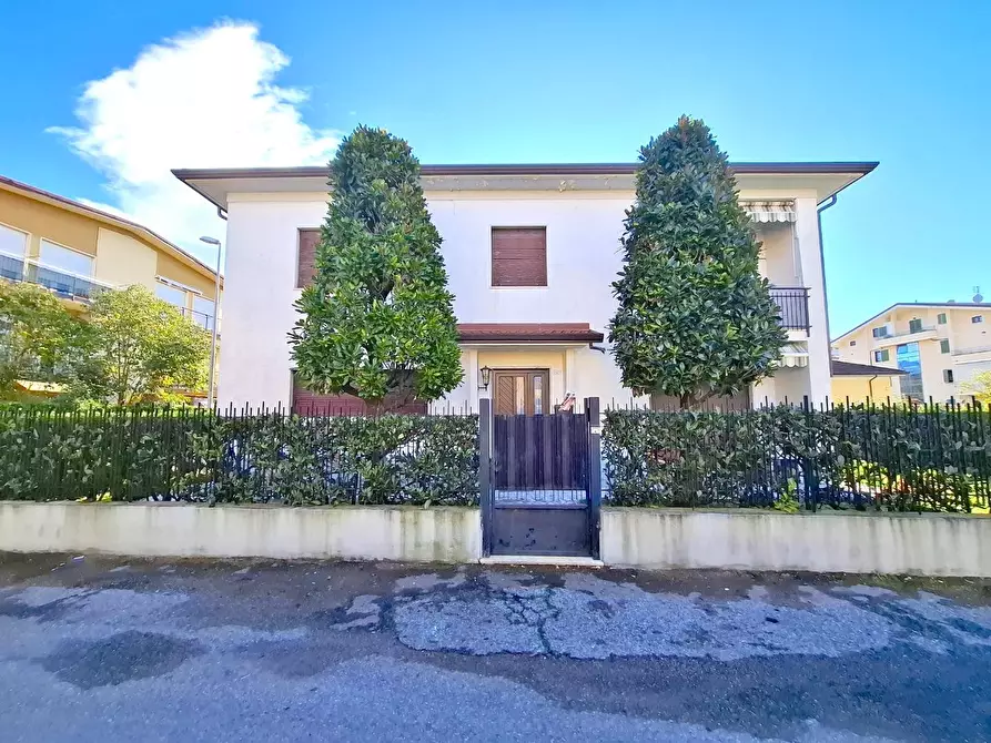 Immagine 1 di Casa indipendente in vendita  a Carrara