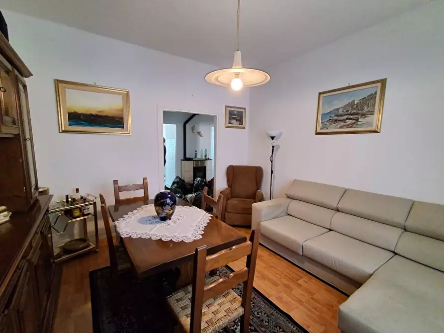 Immagine 1 di Appartamento in vendita  a Massa