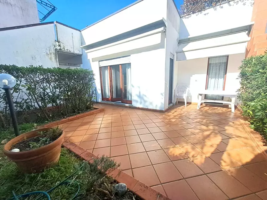 Immagine 18 di Appartamento in vendita  a Massa