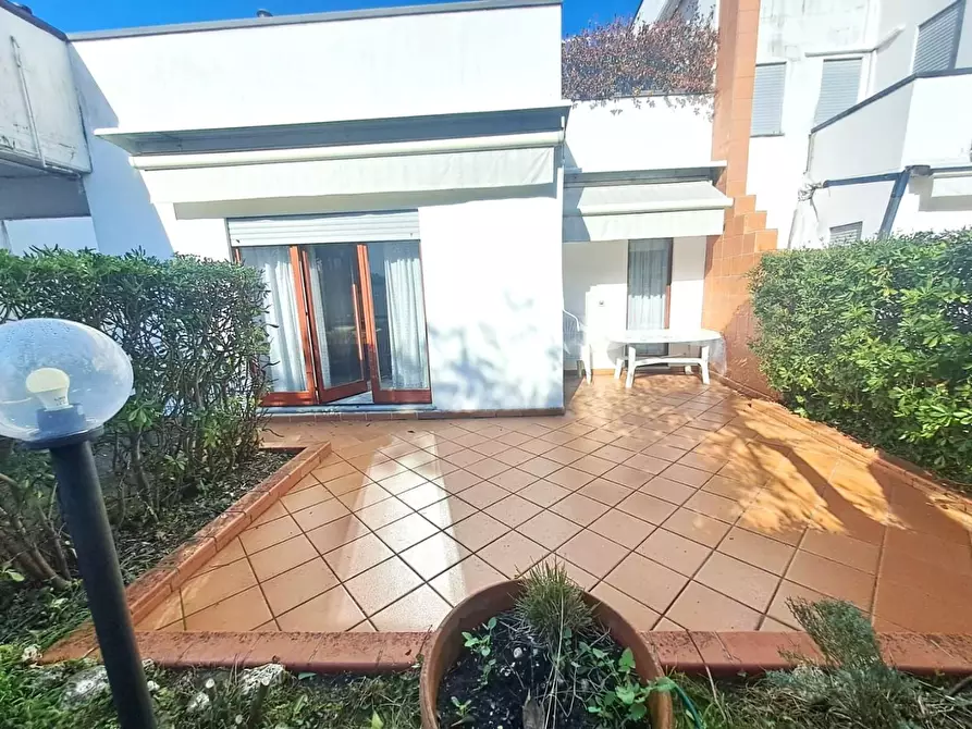 Immagine 16 di Appartamento in vendita  a Massa