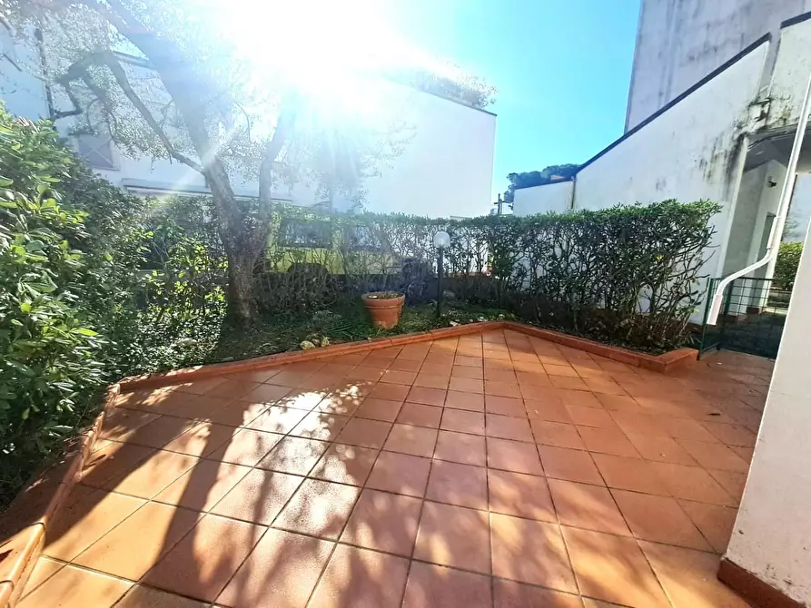 Immagine 22 di Appartamento in vendita  a Massa