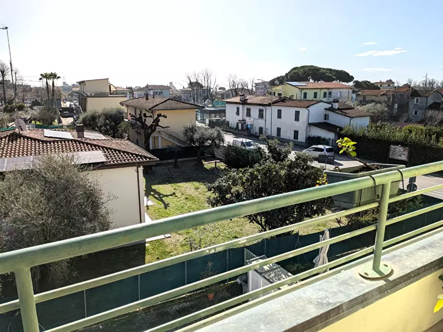 Immagine 13 di Appartamento in vendita  a Massa