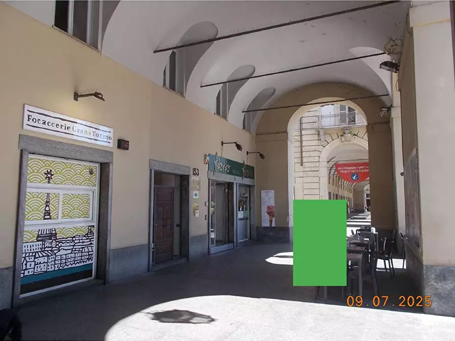 Immagine 6 di Negozio in vendita  a Torino