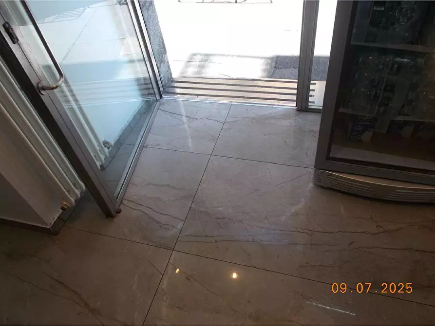 Immagine 7 di Negozio in vendita  a Torino