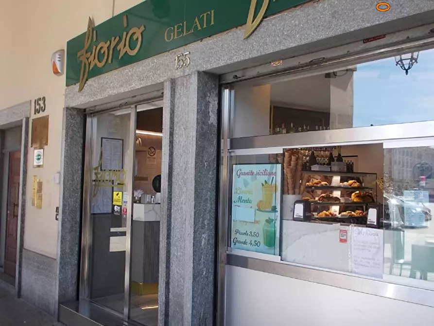 Immagine 4 di Negozio in vendita  a Torino
