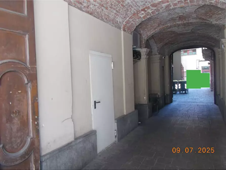 Immagine 14 di Negozio in vendita  a Torino