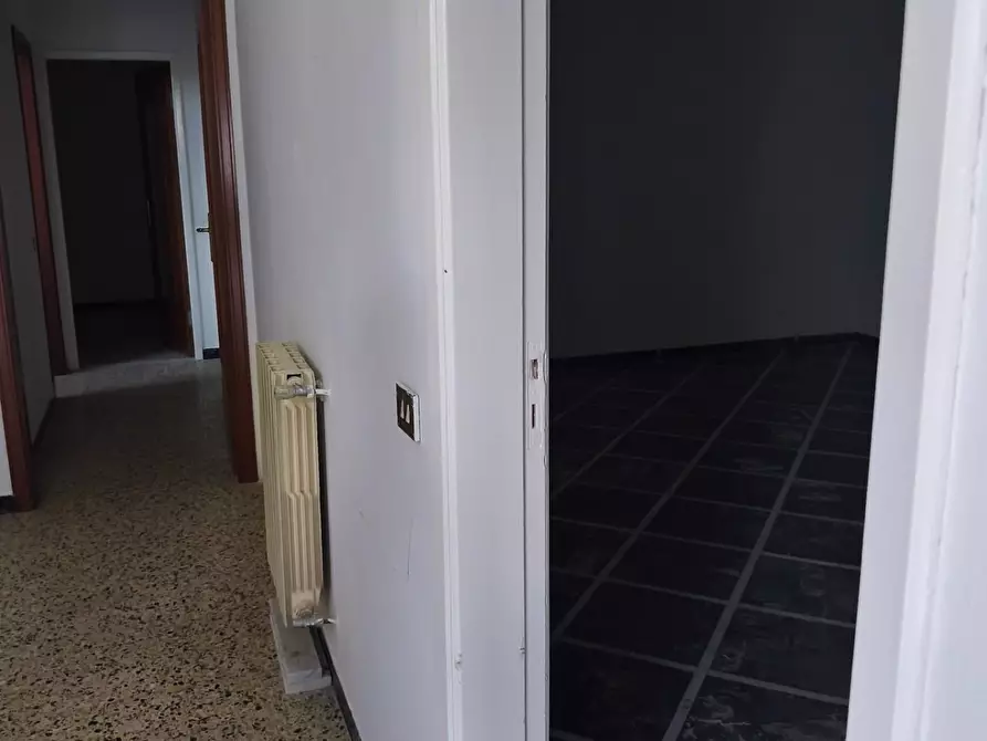 Immagine 11 di Casa semindipendente in vendita  a Ortonovo