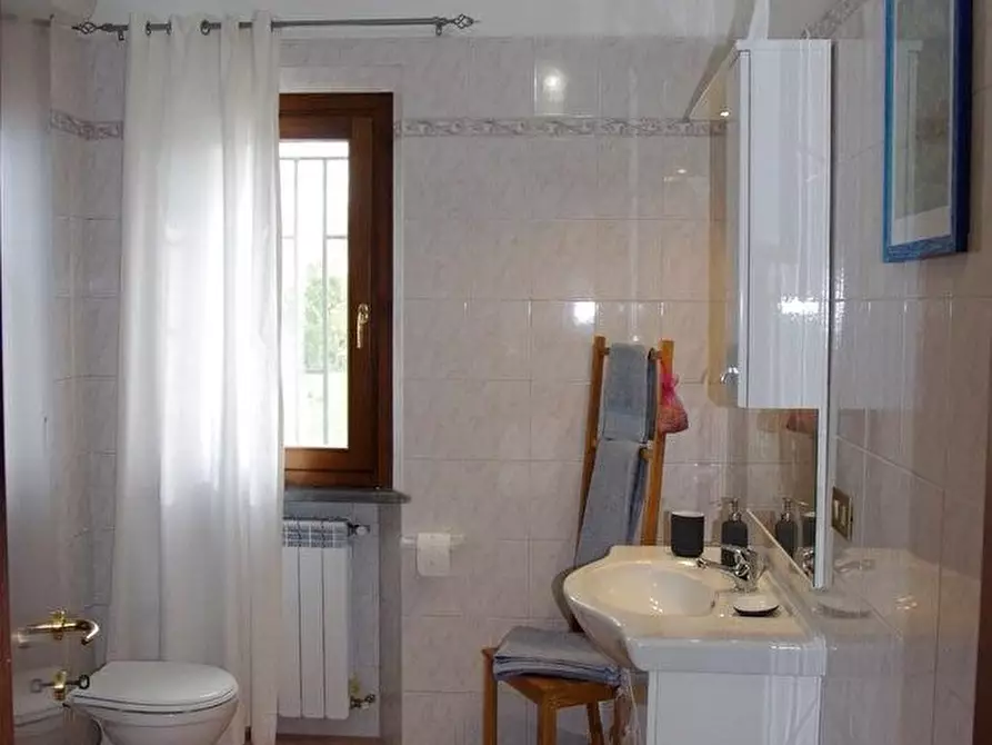 Immagine 29 di Villetta a schiera in vendita  a Cascina