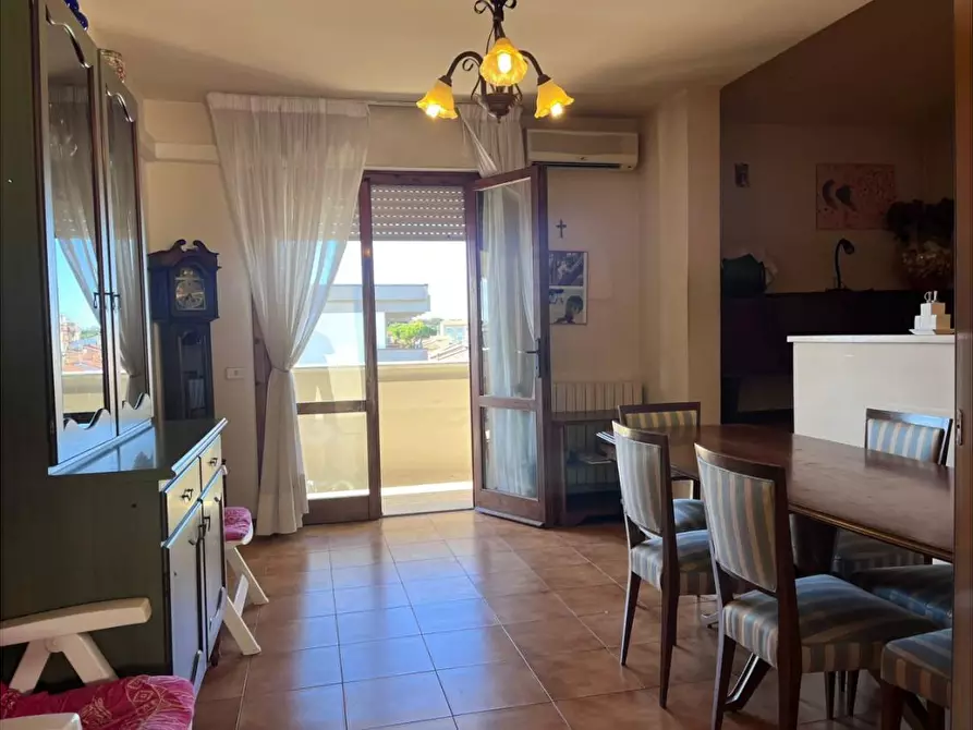 Immagine 2 di Mansarda in vendita  a Viareggio