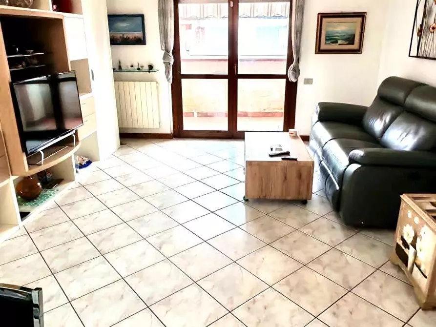 Immagine 1 di Appartamento in vendita  a Massa