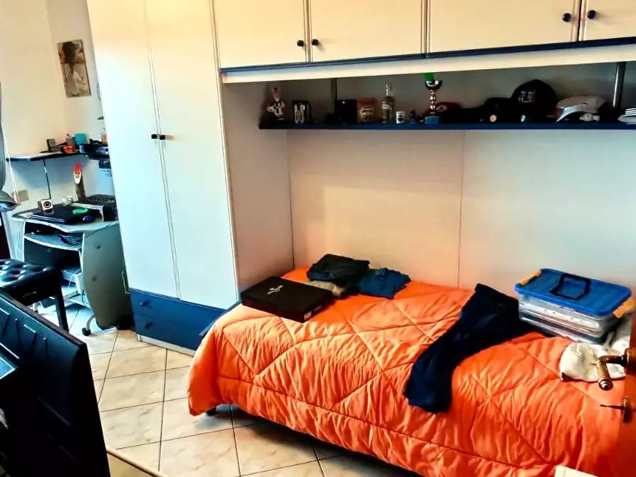 Immagine 11 di Appartamento in vendita  a Massa