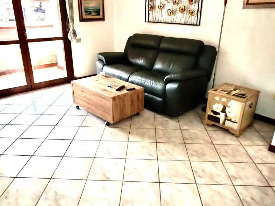 Immagine 3 di Appartamento in vendita  a Massa