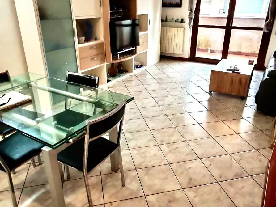 Immagine 2 di Appartamento in vendita  a Massa