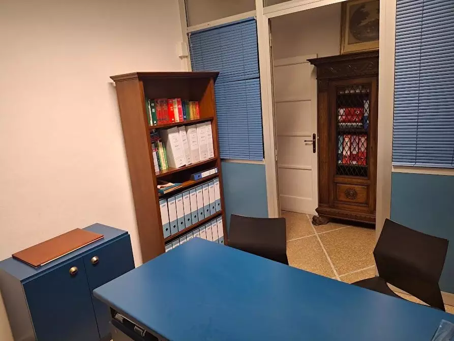 Immagine 15 di Ufficio in affitto  a Pisa