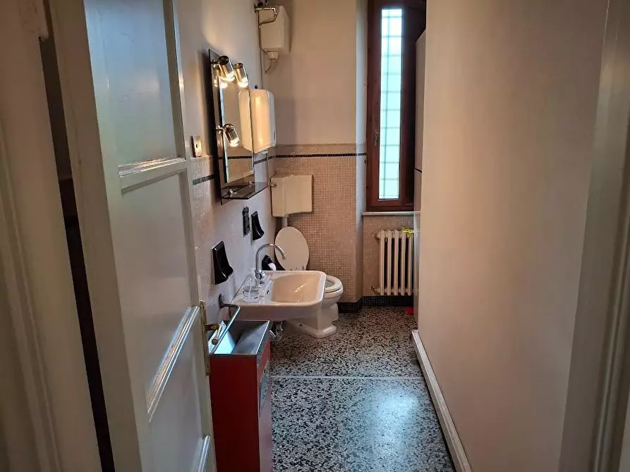 Immagine 18 di Ufficio in affitto  a Pisa