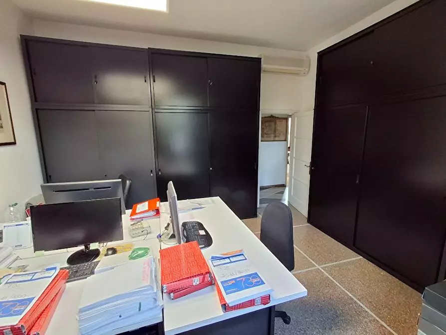 Immagine 9 di Ufficio in affitto  a Pisa