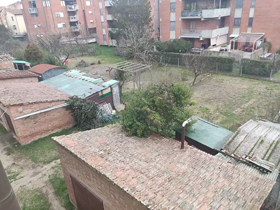 Immagine 18 di Appartamento in vendita  a Siena