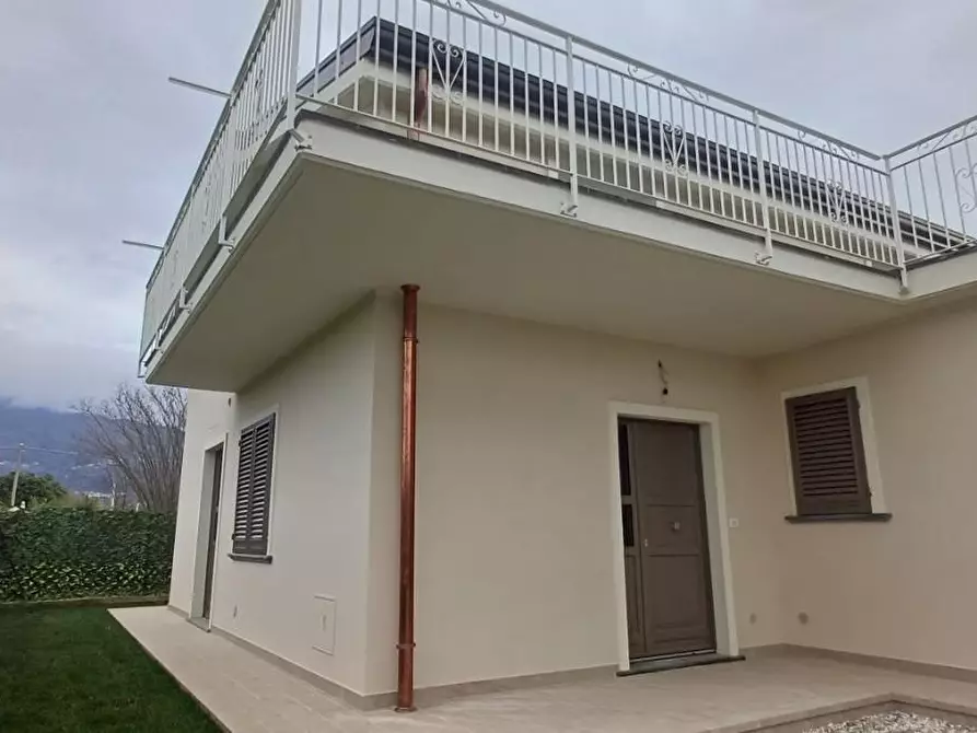 Immagine 2 di Casa indipendente in vendita  a Massa