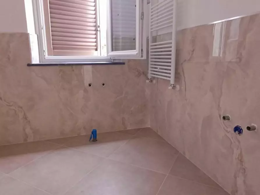 Immagine 17 di Casa indipendente in vendita  a Massa