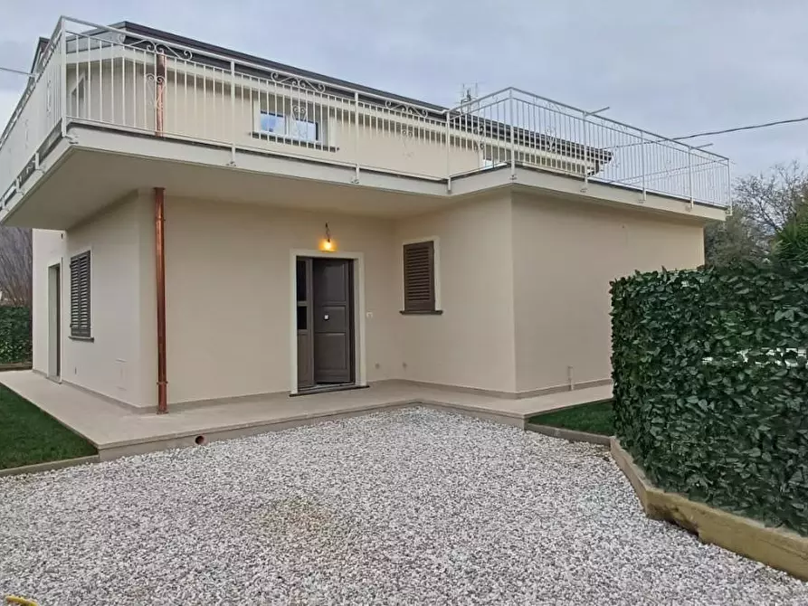 Immagine 4 di Casa indipendente in vendita  a Massa