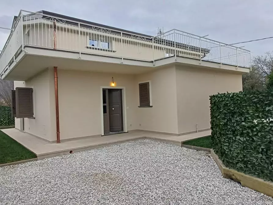 Immagine 1 di Casa indipendente in vendita  a Massa
