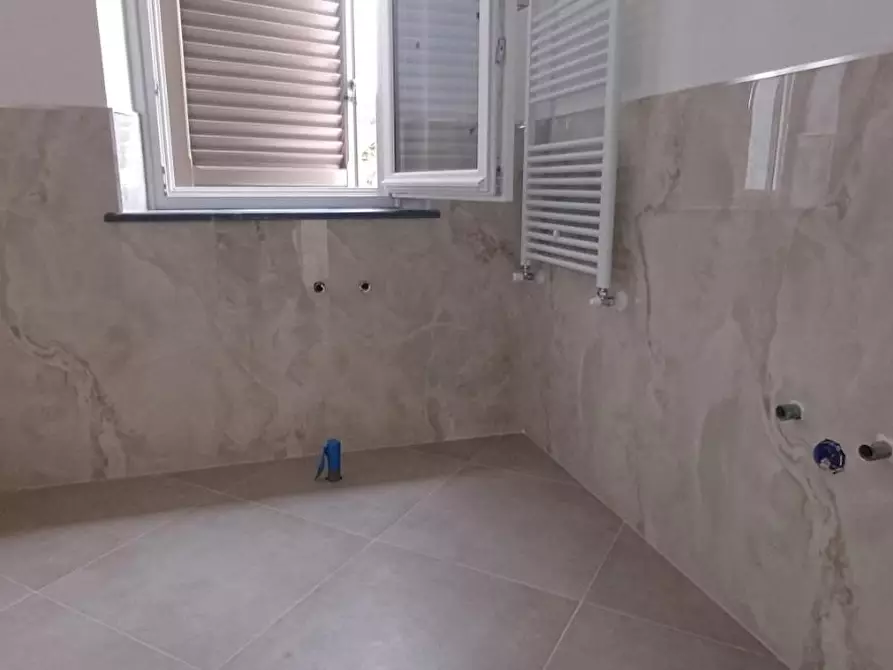 Immagine 18 di Casa indipendente in vendita  a Massa