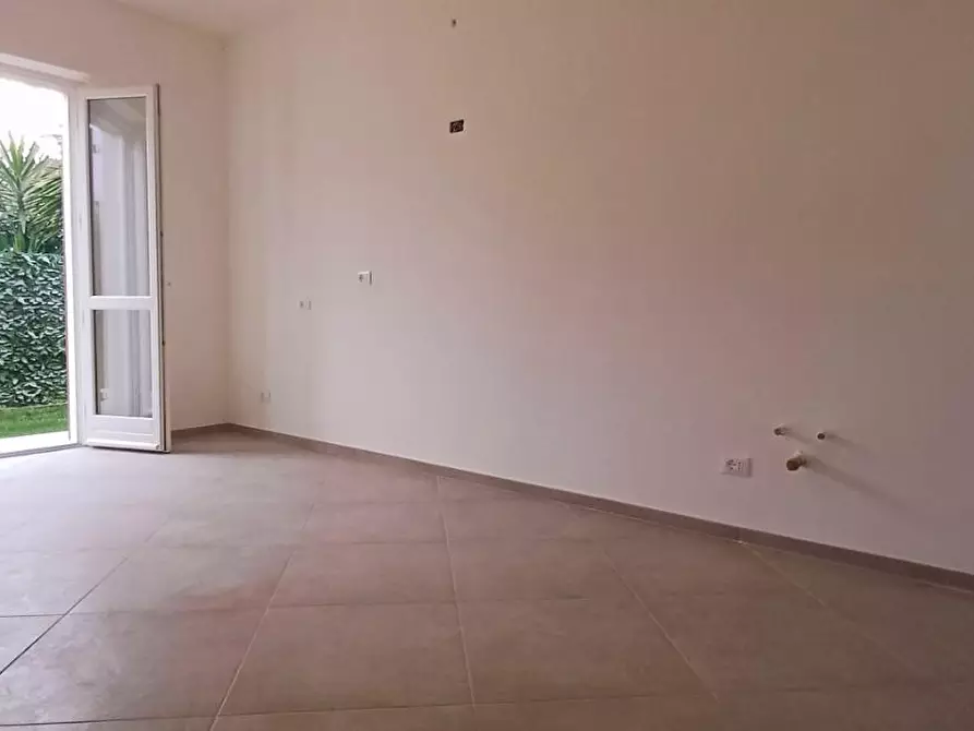 Immagine 9 di Casa indipendente in vendita  a Massa