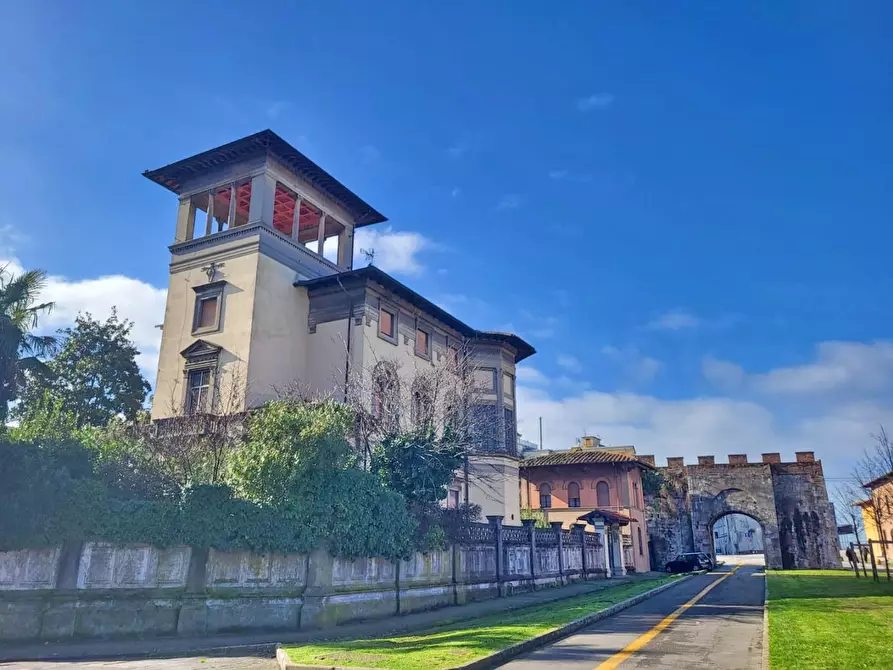 Immagine 2 di Villa in vendita  a Pisa