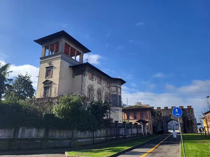 Immagine 20 di Villa in vendita  a Pisa