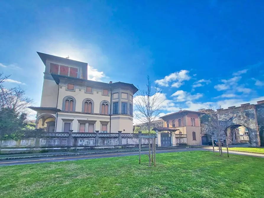 Immagine 1 di Villa in vendita  a Pisa