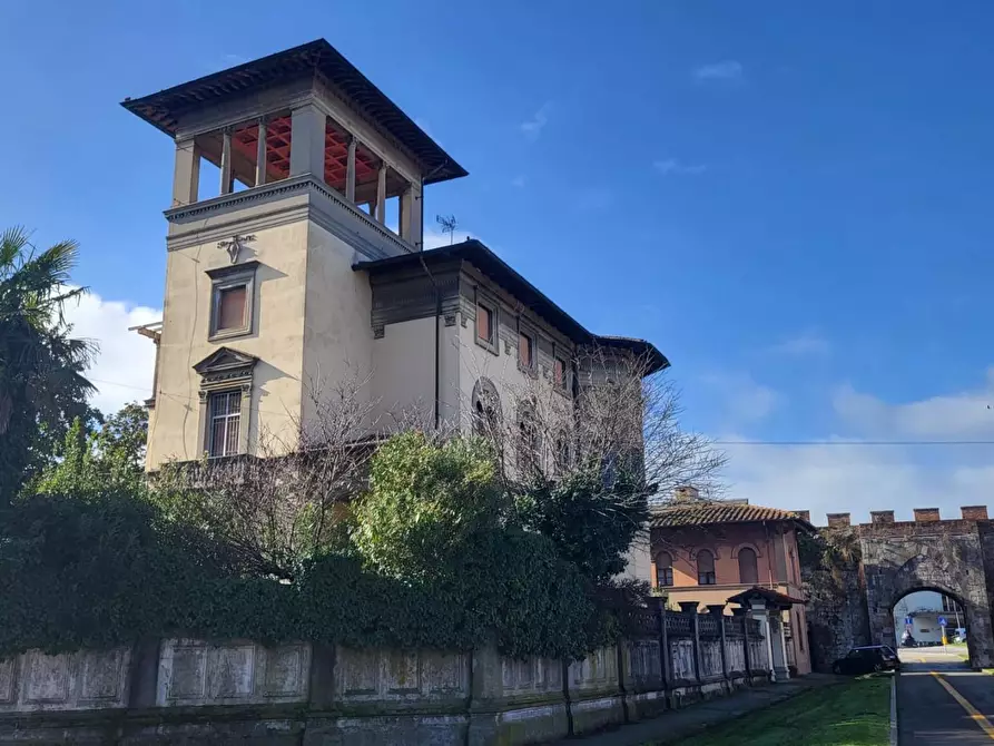 Immagine 17 di Villa in vendita  a Pisa