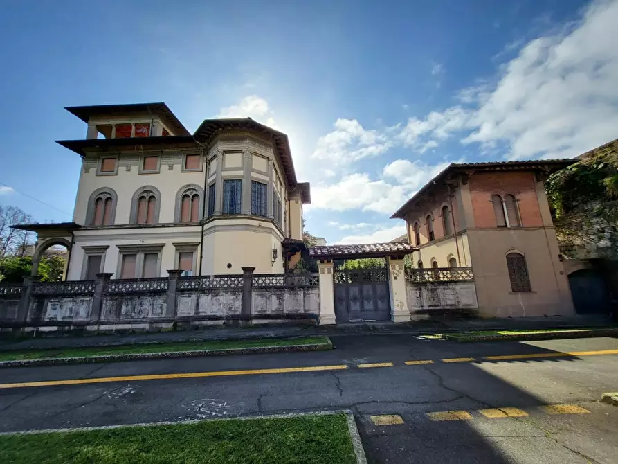 Immagine 12 di Villa in vendita  a Pisa