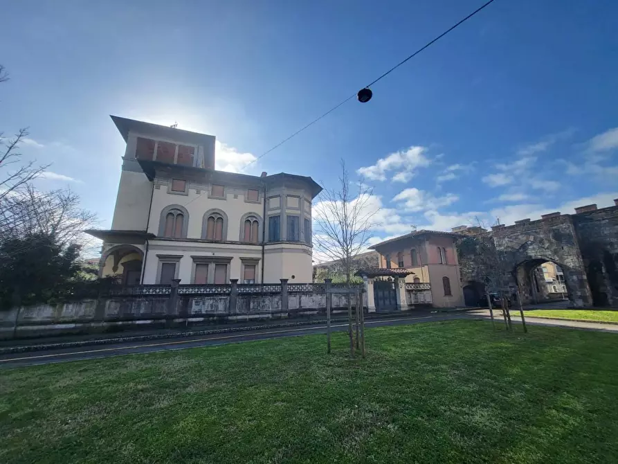Immagine 15 di Villa in vendita  a Pisa