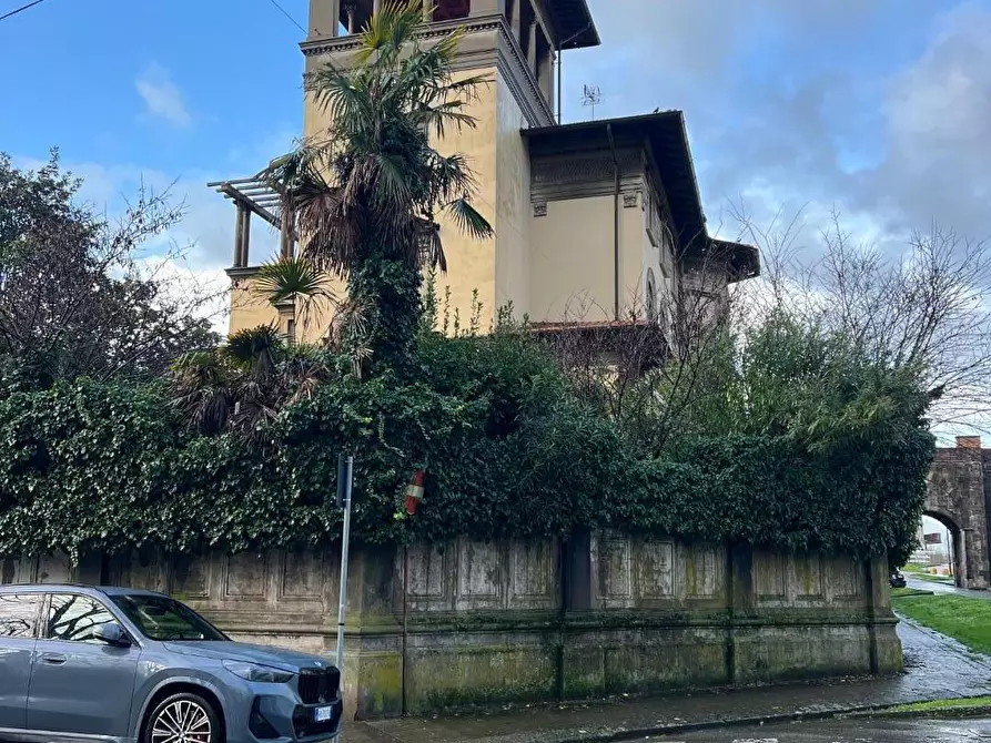 Immagine 48 di Villa in vendita  a Pisa