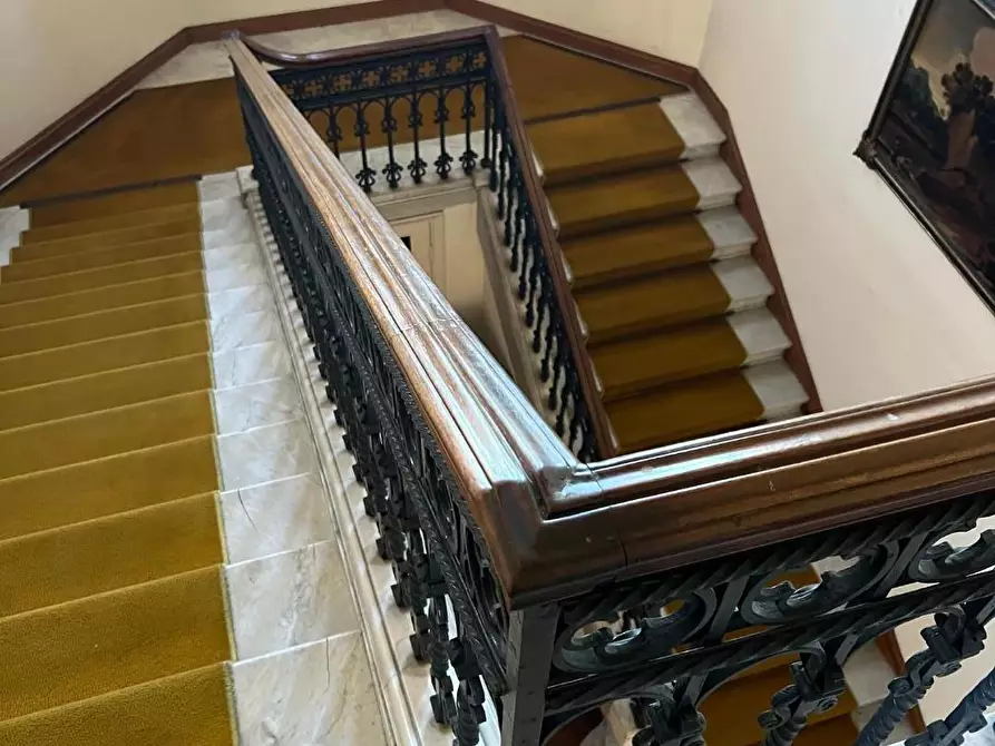 Immagine 3 di Villa in vendita  a Pisa