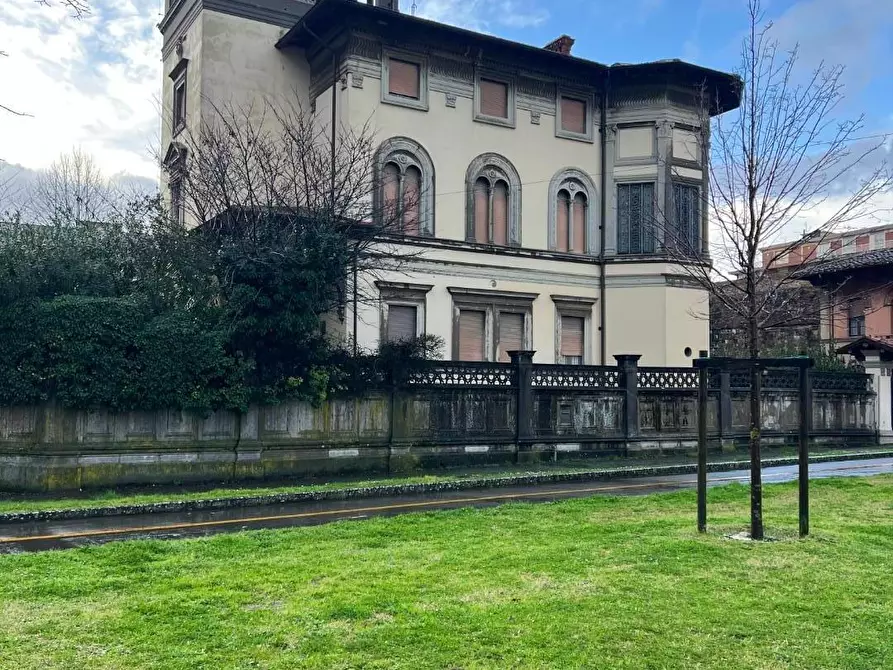 Immagine 52 di Villa in vendita  a Pisa