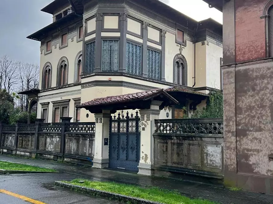 Immagine 51 di Villa in vendita  a Pisa