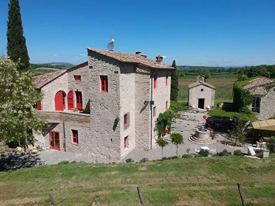 Immagine 2 di Casa colonica in vendita  a Colle Di Val D'elsa