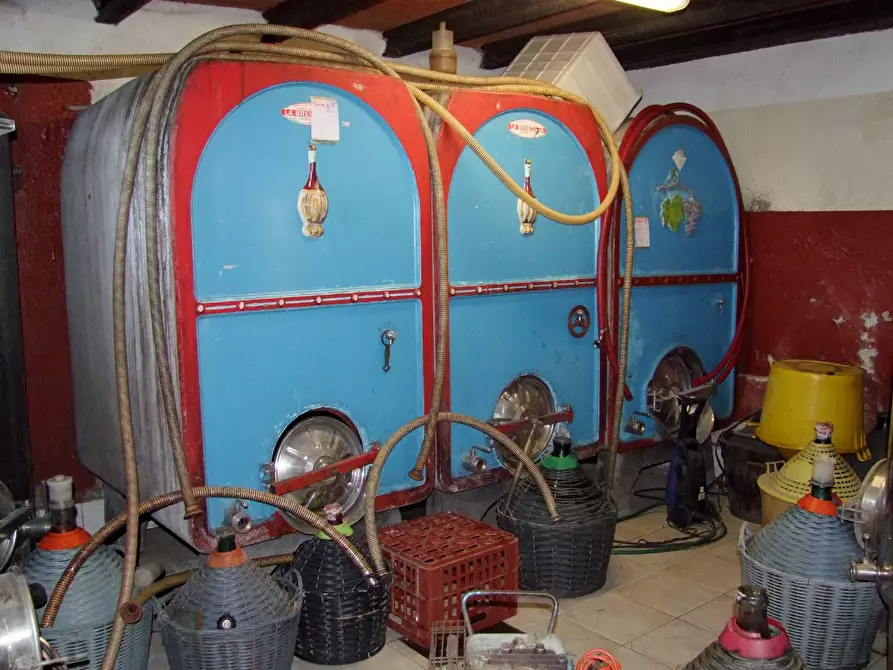 Immagine 27 di Casa colonica in vendita  a Rufina