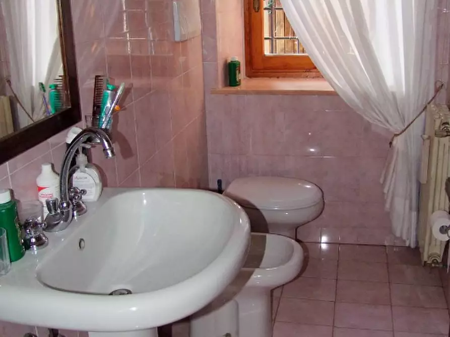 Immagine 19 di Casa colonica in vendita  a Rufina