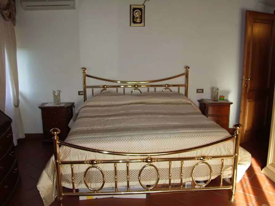 Immagine 17 di Casa colonica in vendita  a Rufina